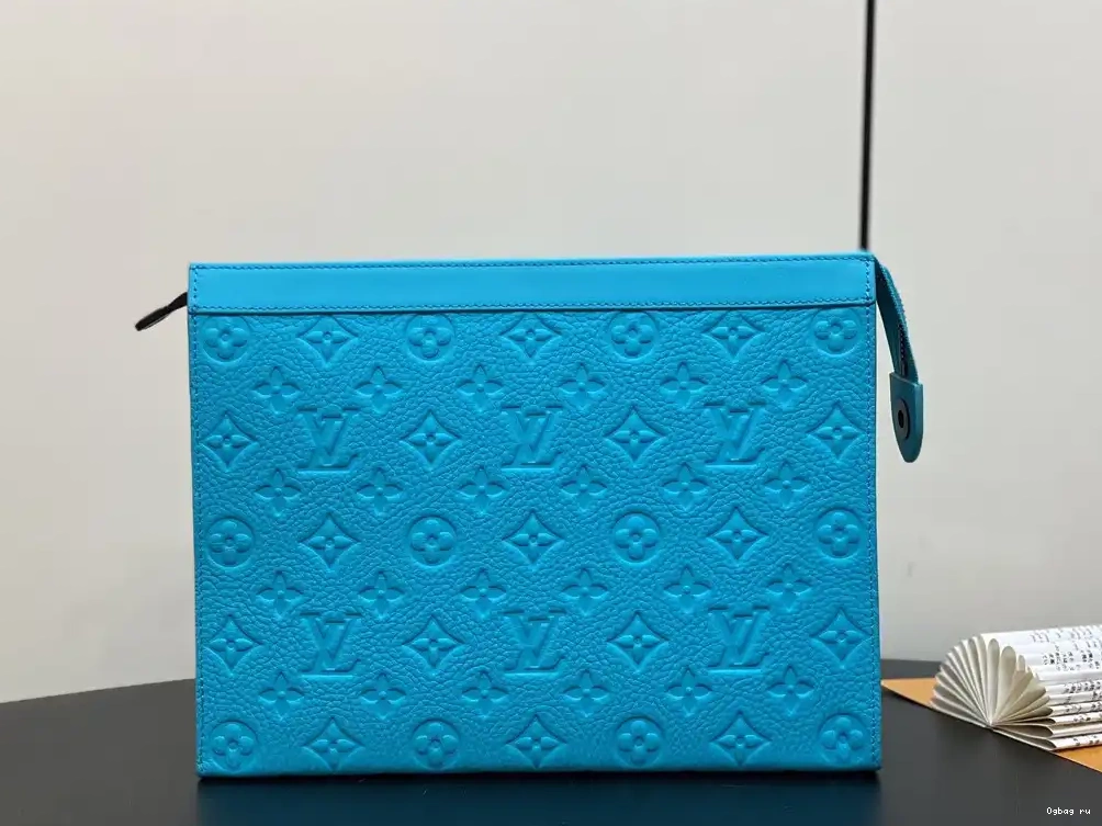 VUITTON VOYAGE-27*21*6CM POCHETTE LOUIS 0427